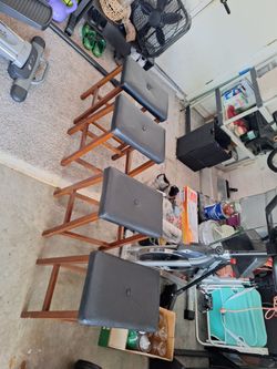 Black weather with brown wood barstools very good condition