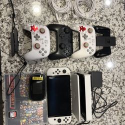Nintendo Switch OLED Bundle – 3 Controllers + Smash Bros – Ready to Play!