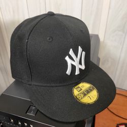 NY Yankees Cap size 7 1/2