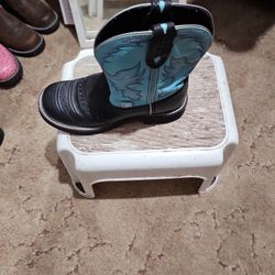 Womens Boots.  $30 EACH 