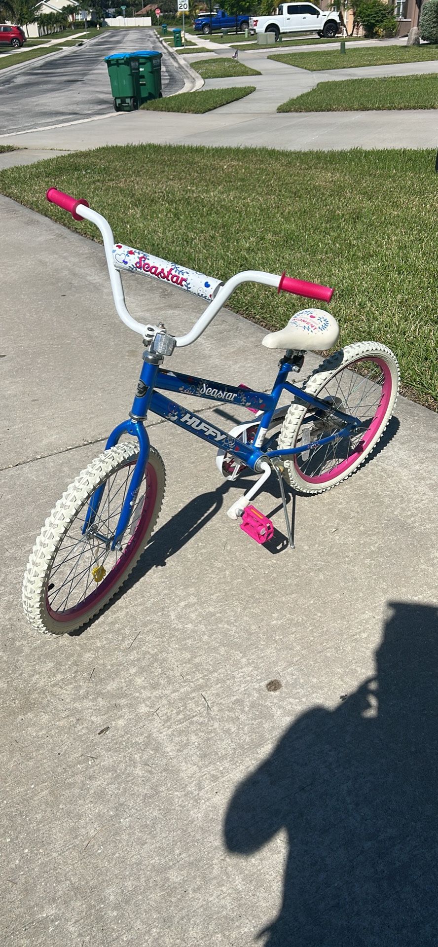 Huffy Bicycle Bike Girls 20” White Blue and Pink