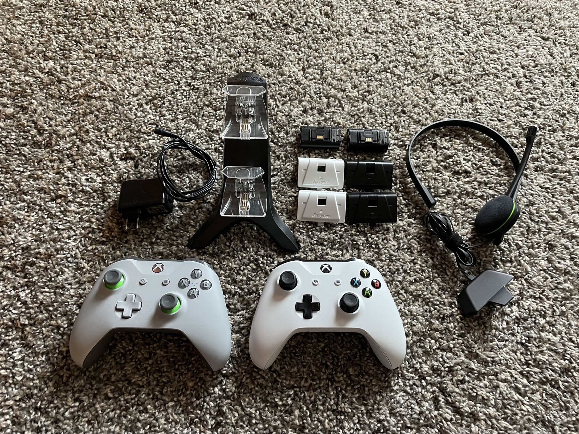 Xbox One S 500GB Bundle With Games, Controllers, & Accessories for Sale in  Renton, WA - OfferUp