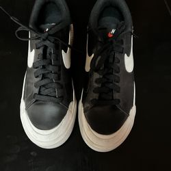 Nike Women’s Court Legacy Lift