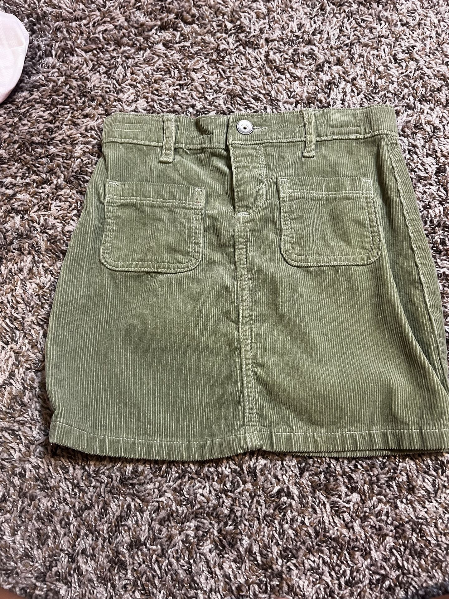 Girl’s green corduroy skirt. Size 6x/7. The children’s place brand