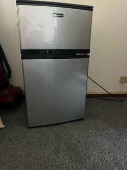Mini refrigerator