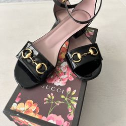 Gucci sandals ... put on shoes a couple of times ... size 38