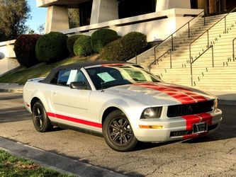 2008 Ford Mustang V6 Convertible with racing strips