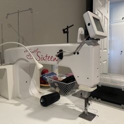 Handi Quilter Sit down Sewing Machine w/ extras