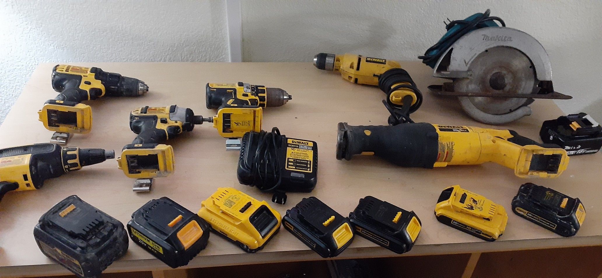 Dewalt & Makita 20v tool lot (will seperate)