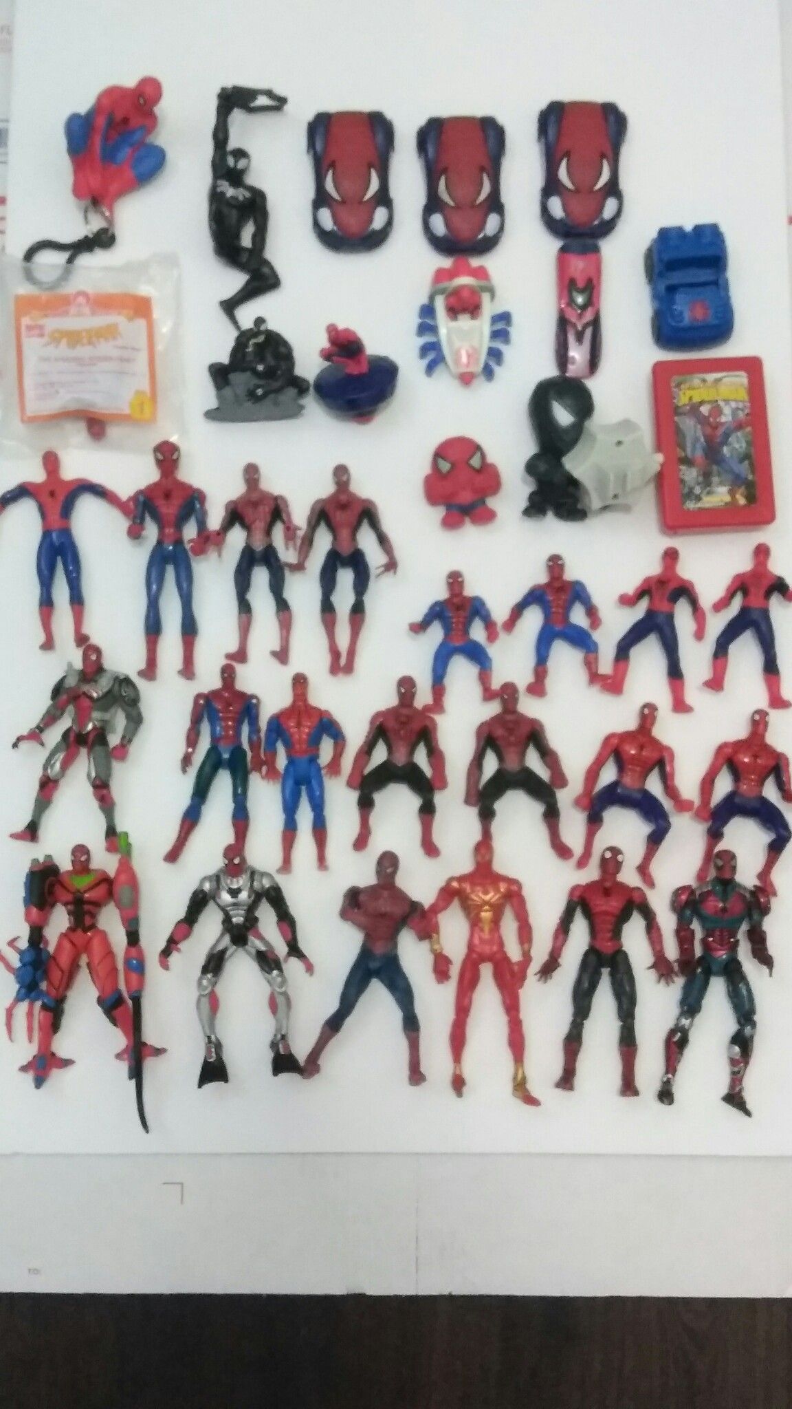 HUGE SPIDER-MAN LOT, FIGURES, CARS AND MORE. 35 PIECES TOTAL