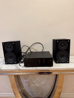 Pioneer Stereo System with Bookshelf Speakers