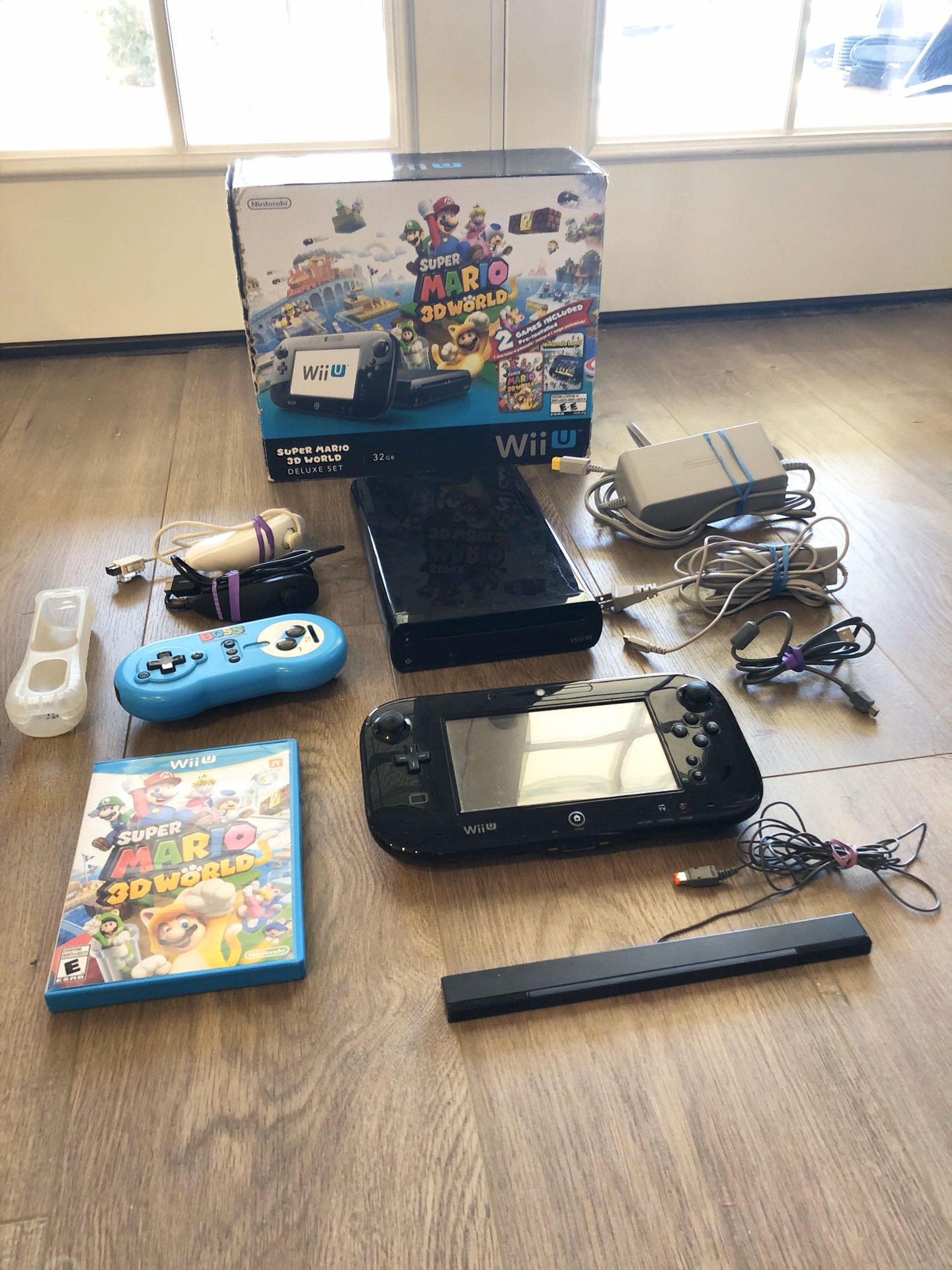 Nintendo Wii U Super Mario World Deluxe Bundle