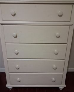 5 Drawer badge Dresser