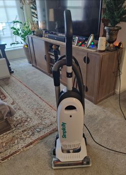 Like new Simplicity Allergen Vacuum
