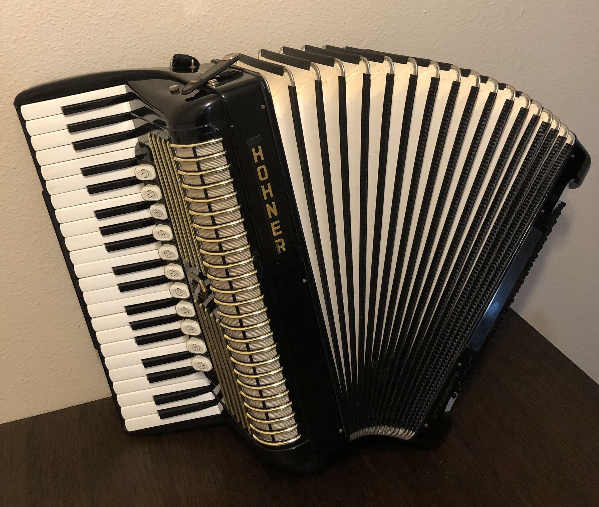 Hohner Forty FS Accordion Full Size
