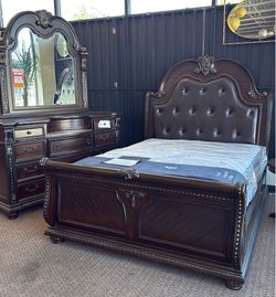 Queen Bed & Dresser Mirror