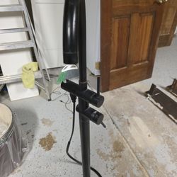 Freestanding bathtub floor faucet