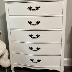 Available 9/26 Vintage Farmhouse Three-Piece Bedroom Set