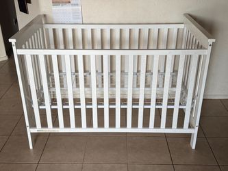 Delta Children’s 3 In 1 White Wood Baby Crib with Adjustable Mattress Frame  Size (LxWxH: 55” x 29.5” x 37”)