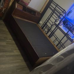 Full Bed With Remote And Mattress That Comes With It 