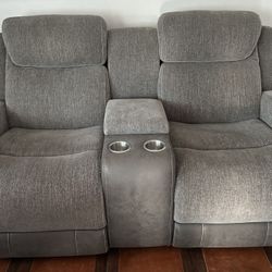 💺 Power Reclining Sofa + Loveseat Set – LIKE NEW – $1,300 (Fort Lauderdale)
