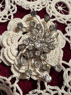 Vintage Rhinestone Starburst Pendant