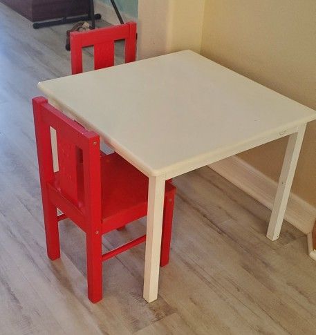 Kids Table & Chairs