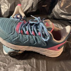 Avia Women’s Trail Walker Sneakers Sz 6