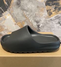 YEEZY SLIDE “ONYX”