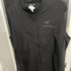 Mens arcTeryx atom SL insulated vest-  black - size Large, tags attached!