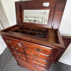 Dresser