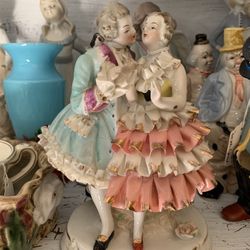 Beautiful Vintage Statue 7” Inches