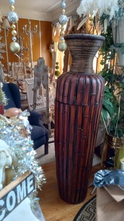 Seven ft Vintage Wood/Wicker Vase. Excellent  condition.