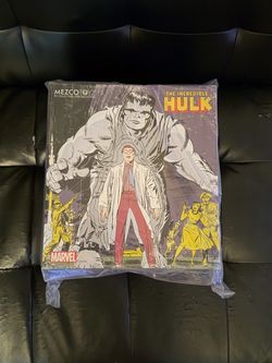 NYCC Mezco Grey Hulk