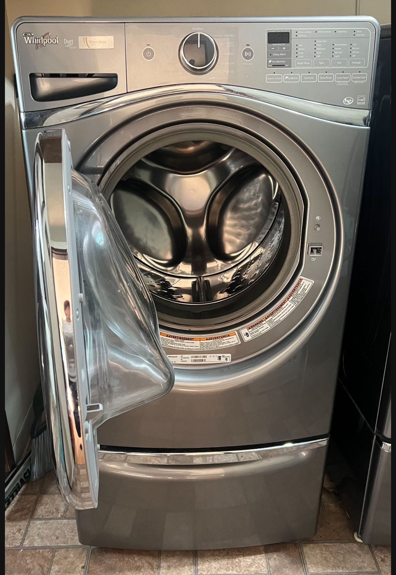 Whirlpool Duet Steam Washer and Dryer Pedestal set