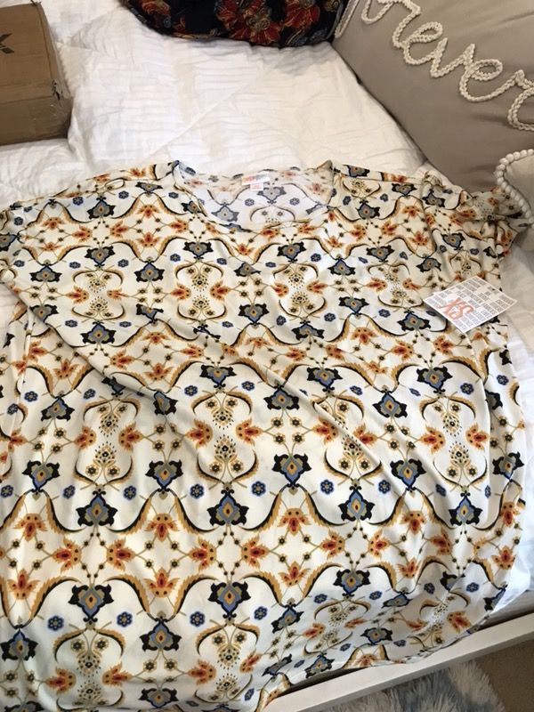 Women’s Lularoe NWT irma top size xs