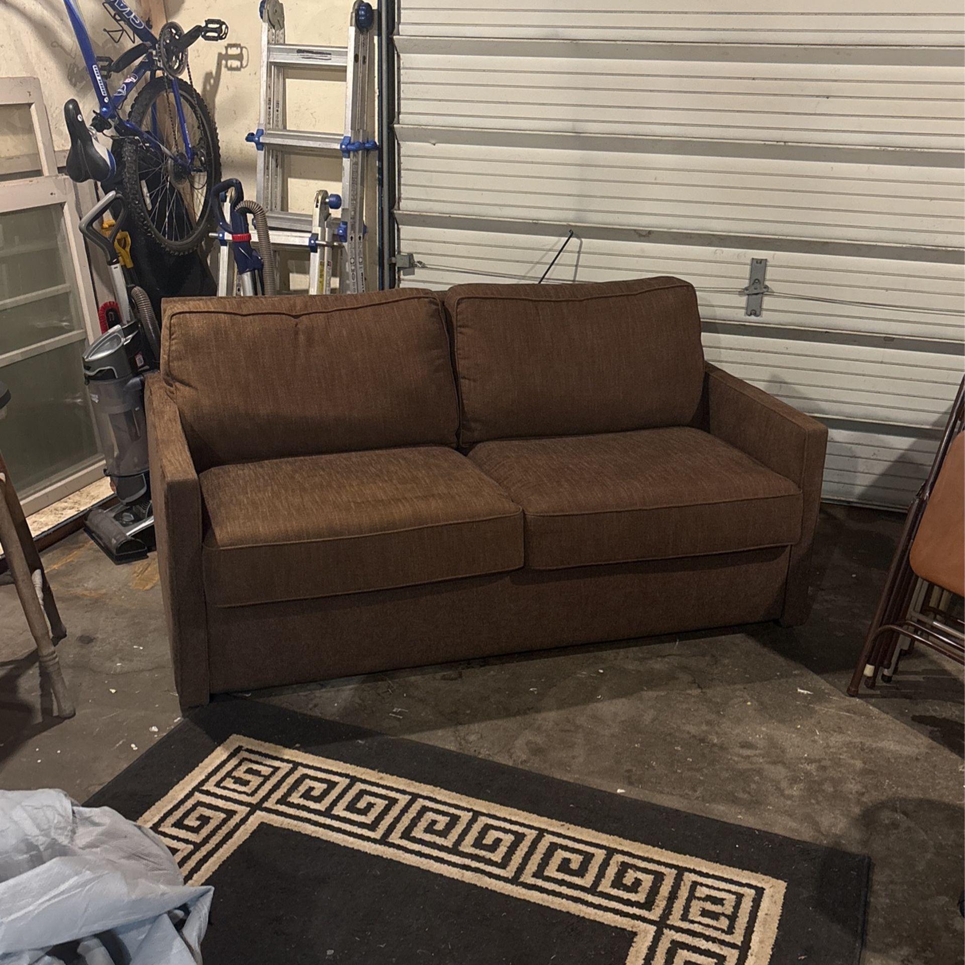 Seldens Couch/futon for Sale in WA OfferUp