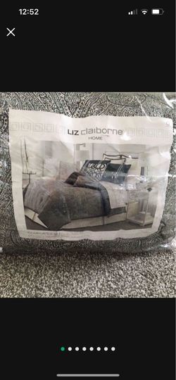 Liz Clairborn  Reversible Comforter Set