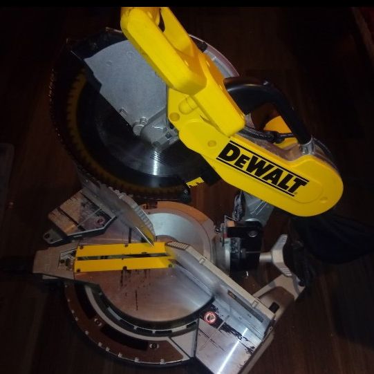 DeWalt 12 In Double Bevel Compound Miter Saw 