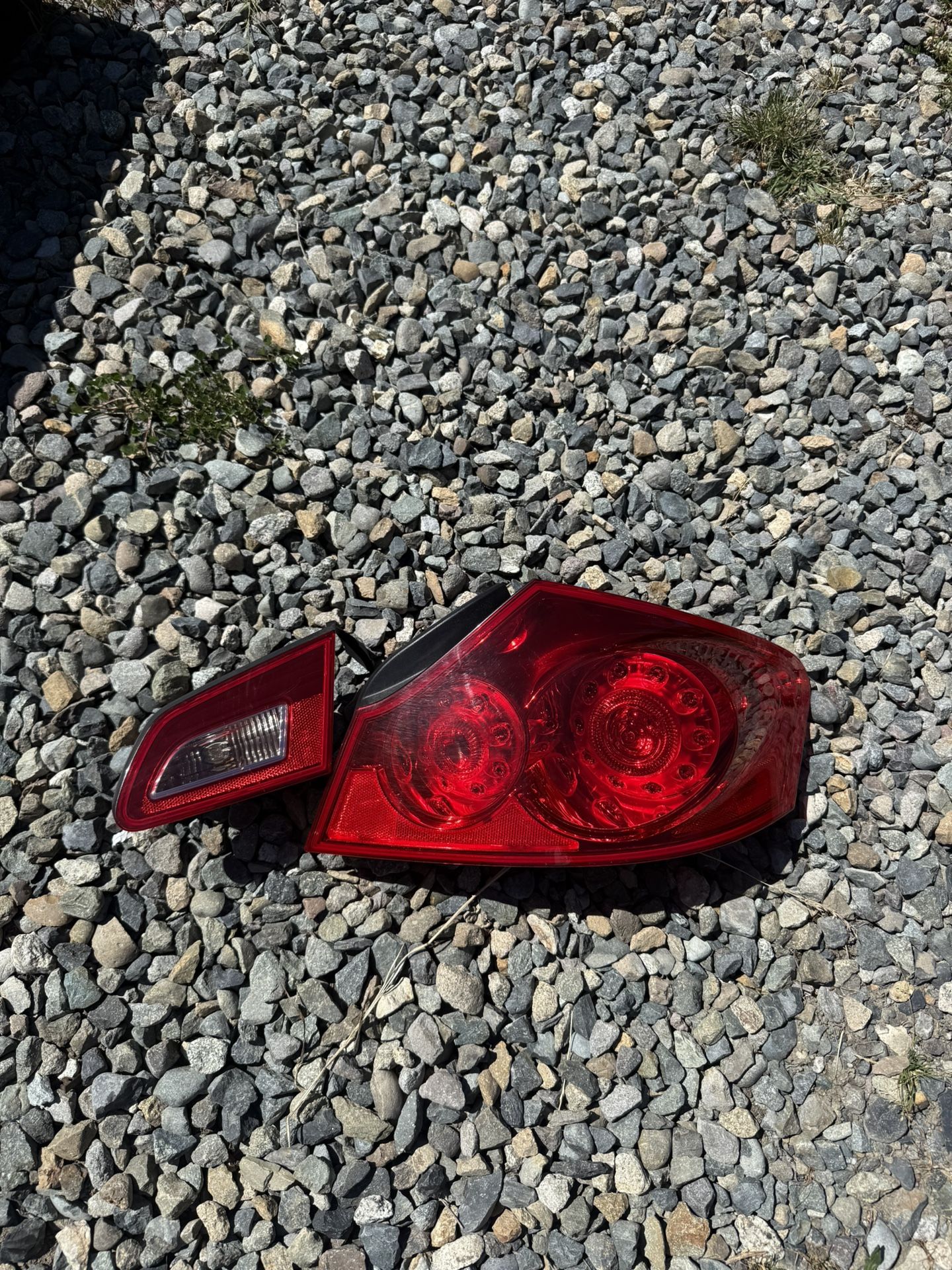 2013 Infiniti G37 Sedan Passenger Taillight