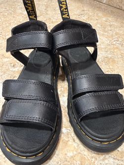 Dr Martens airwair sandals girls