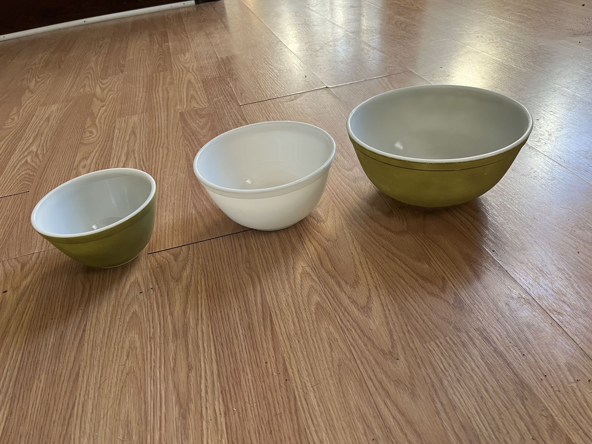 Vintage Pyrex Bowls