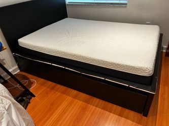 Bed with 2 drawers