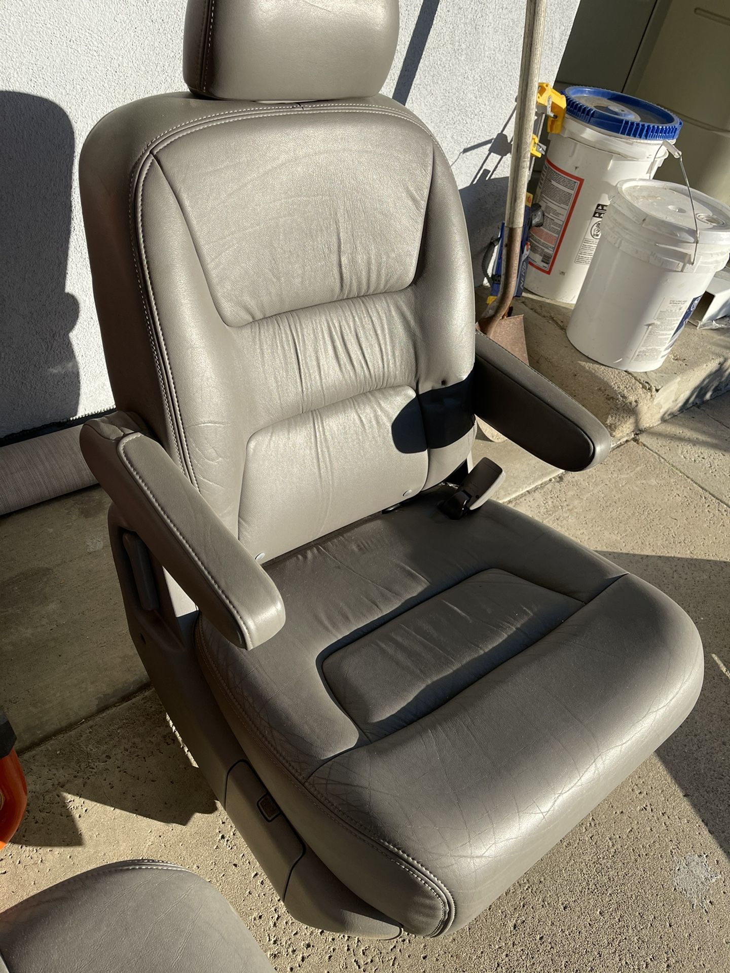 2 Middle Leather Seats Honda Odysey