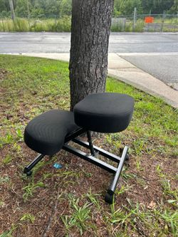 Adjustable knee Chair Posture Chair Stool for Home Office pre-owned in good condition