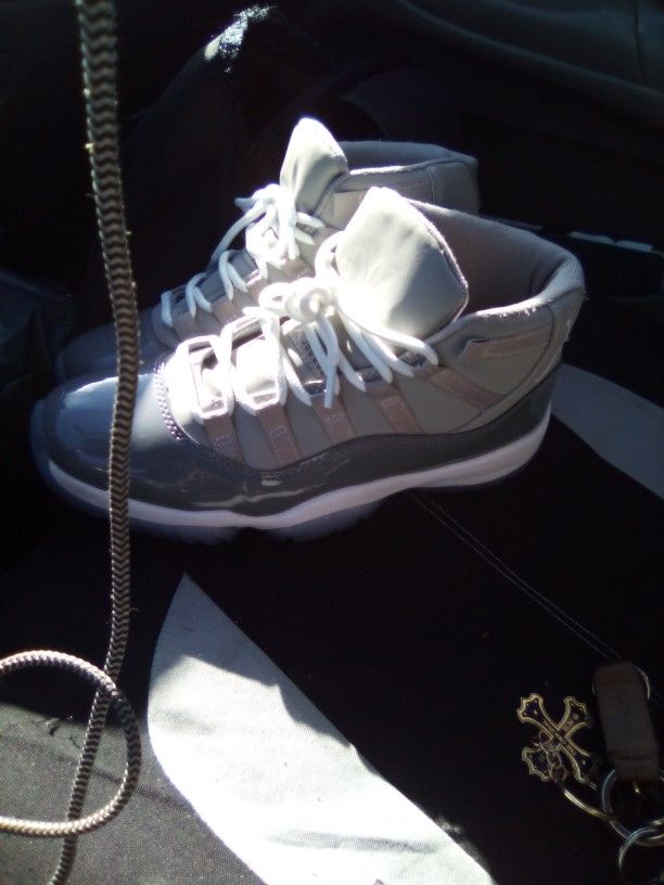 Cool Gray Michael Jordan 11s Size 9 And A Half