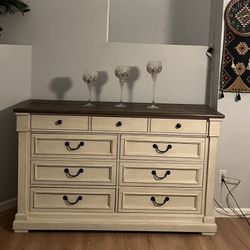 Ashley Dresser🔺Like New🔺No Issues 🔺