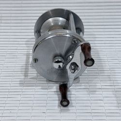 F98- Vintage Bronson Lashless Model No. 1700 Casting Reel Made in USA