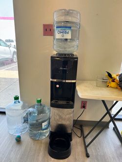 Water dispenser/Pet Station
