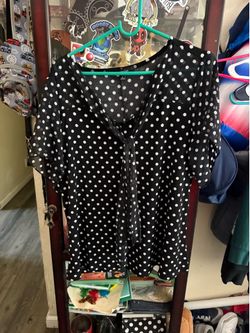 Blusas para dama estan nuevas la negra es talla XL y la amarilla es talla L